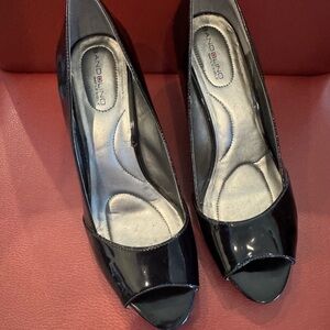 Bandolino Flexible 
Women's Black Peep Toe Heels